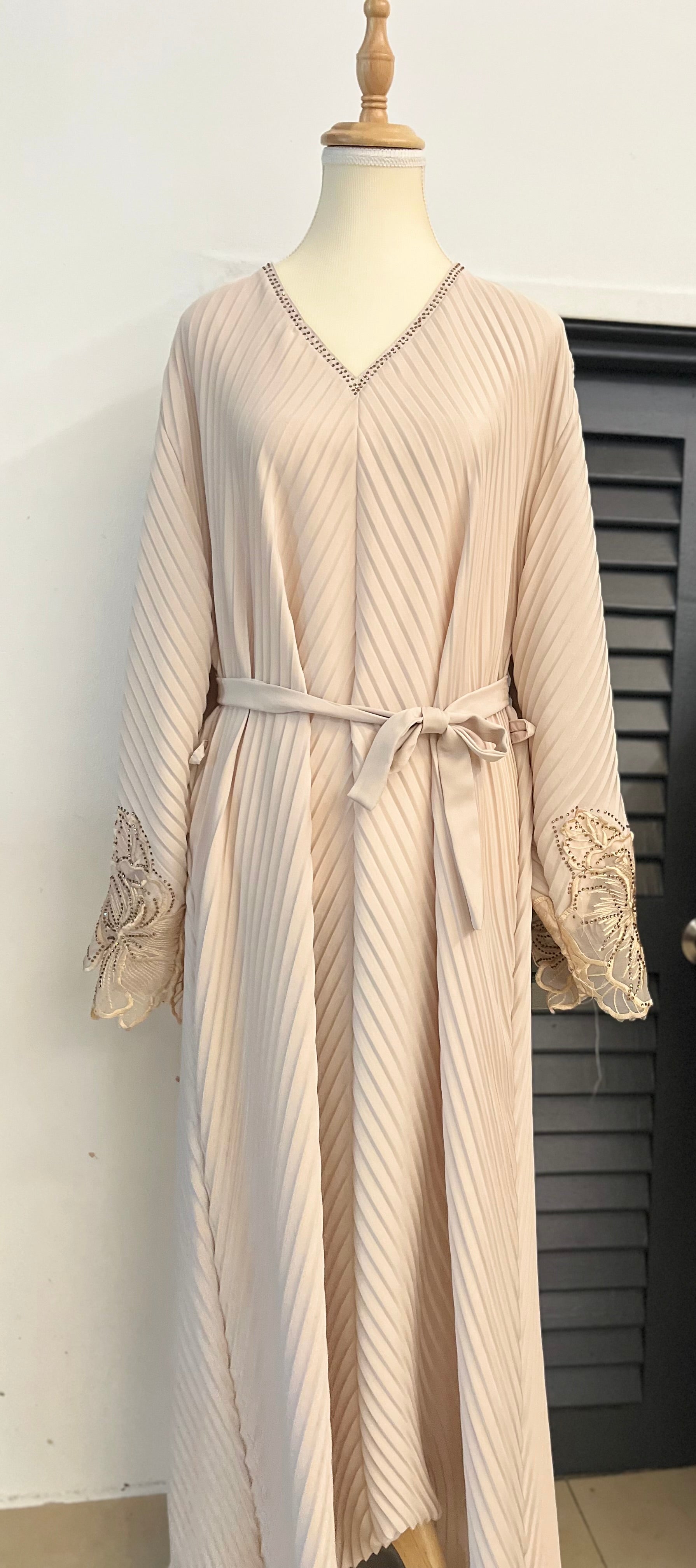 Abaya in cream